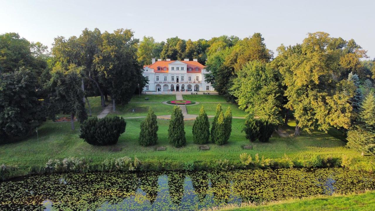 Dwor Zbozenna Hotel Przysucha Exterior photo