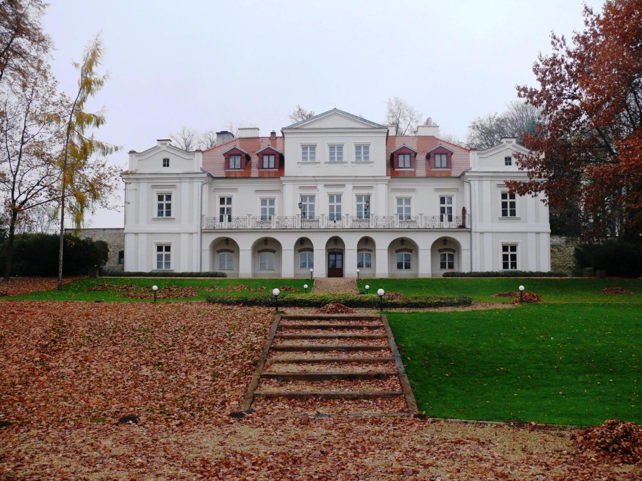 Dwor Zbozenna Hotel Przysucha Exterior photo